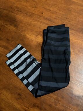 K-Deer Womens Striped Athletic Leggings - Black & Gray Size S